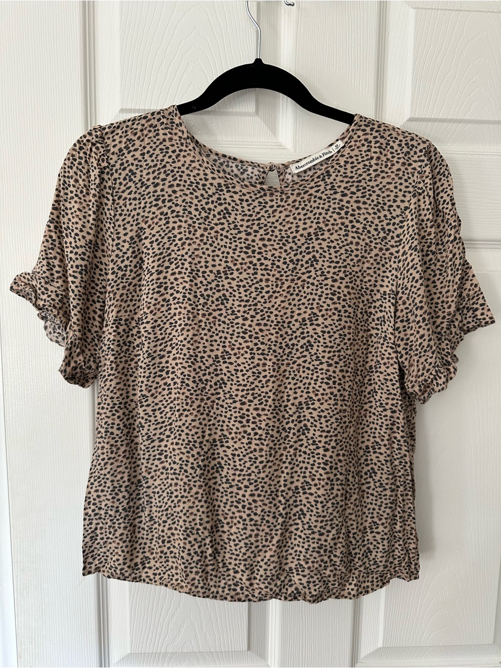 Abercrombie & Fitch Leopard Print Blouse M Ruffle Sleeve Keyhole Back Tan Animal